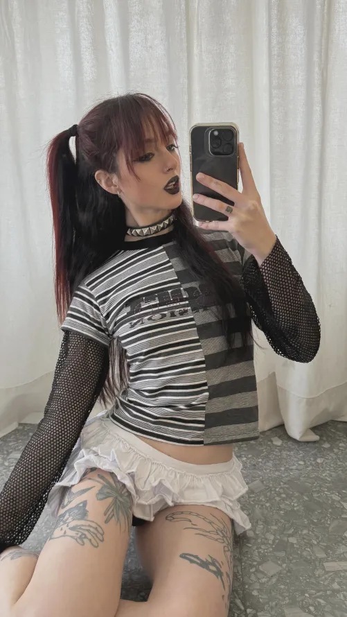 Can’t host but down for fwb vibes if you’re nearby hit lntsag instead: .Iunabowtie'. by FakeyFaked