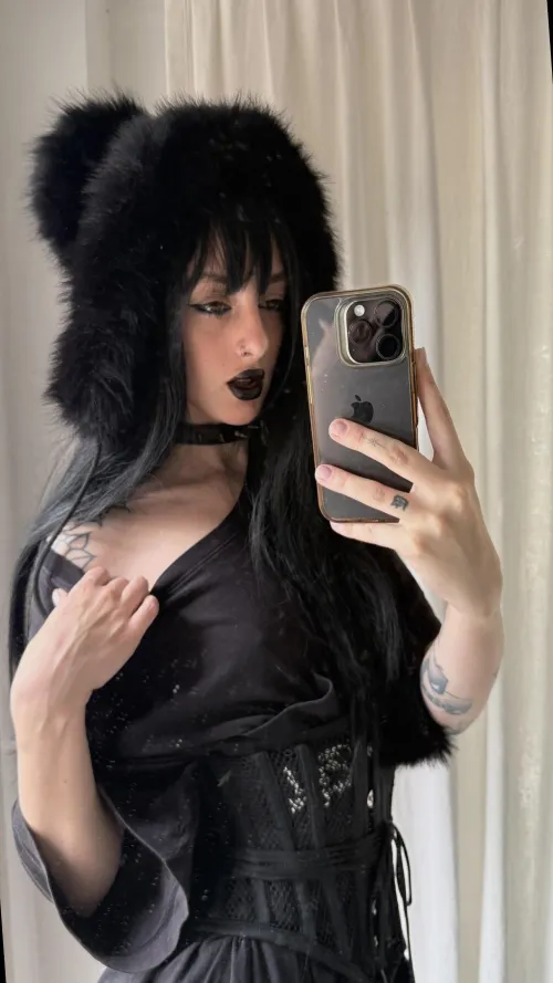 Cant host but flirting is free. dm on lntrgm: lunarumes. by Chaztickles