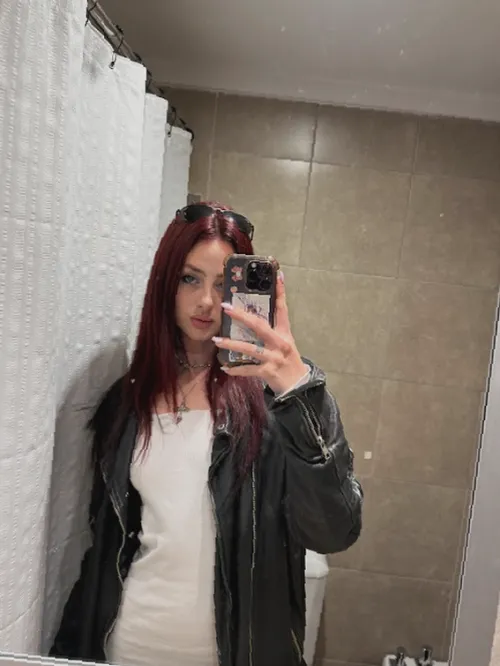 Can’t host lol but definitely bored and down - slide in on lg: ,.lunarumes.' by classicman1008