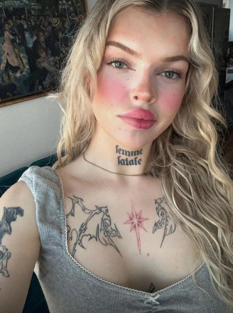 Can’t lie, your gaze stayed right on me. posted by Luvixey