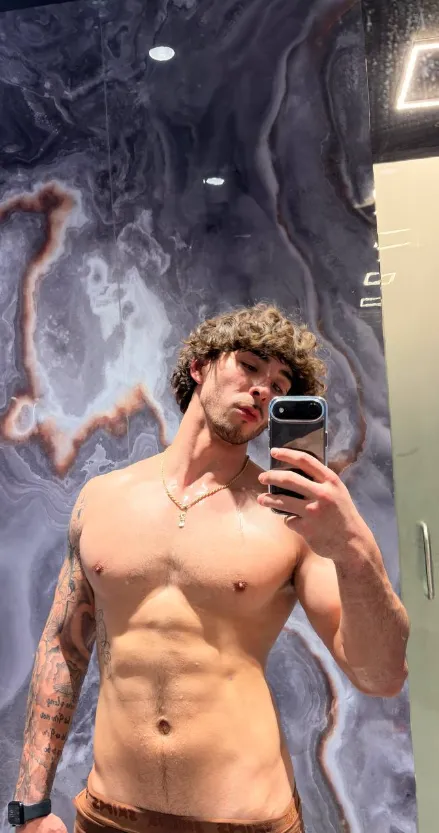 Can’t stop staring? posted by thejordank1ng