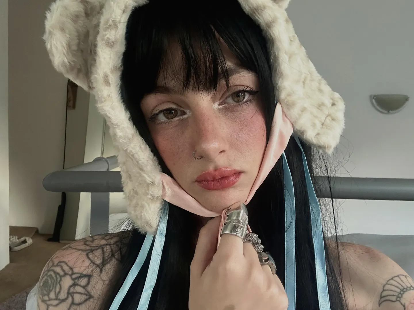 Can’t travel across the city, keep it local - dm on teIe.grm: .,lunabambiie`, posted by kaji8787