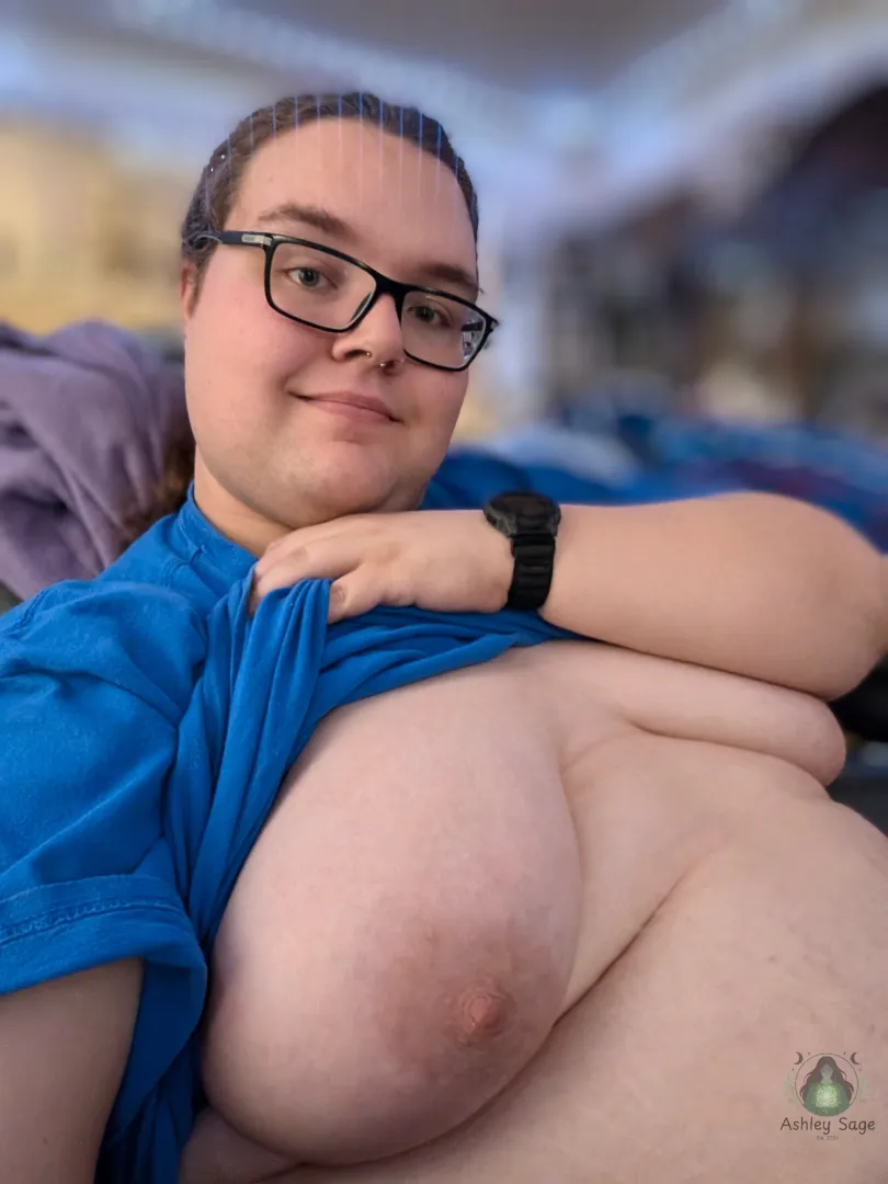 Care to distract me in the 716? posted by Buffalo_Bellee