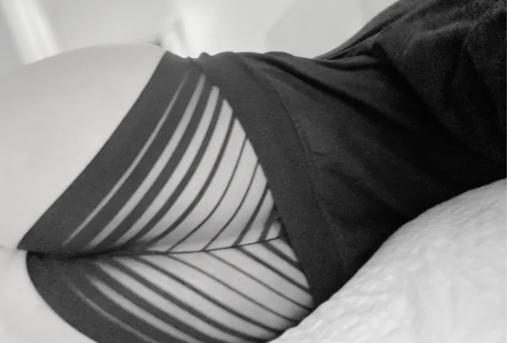 Careful, a little wiggle might hypnotise by Aurelia_Luna