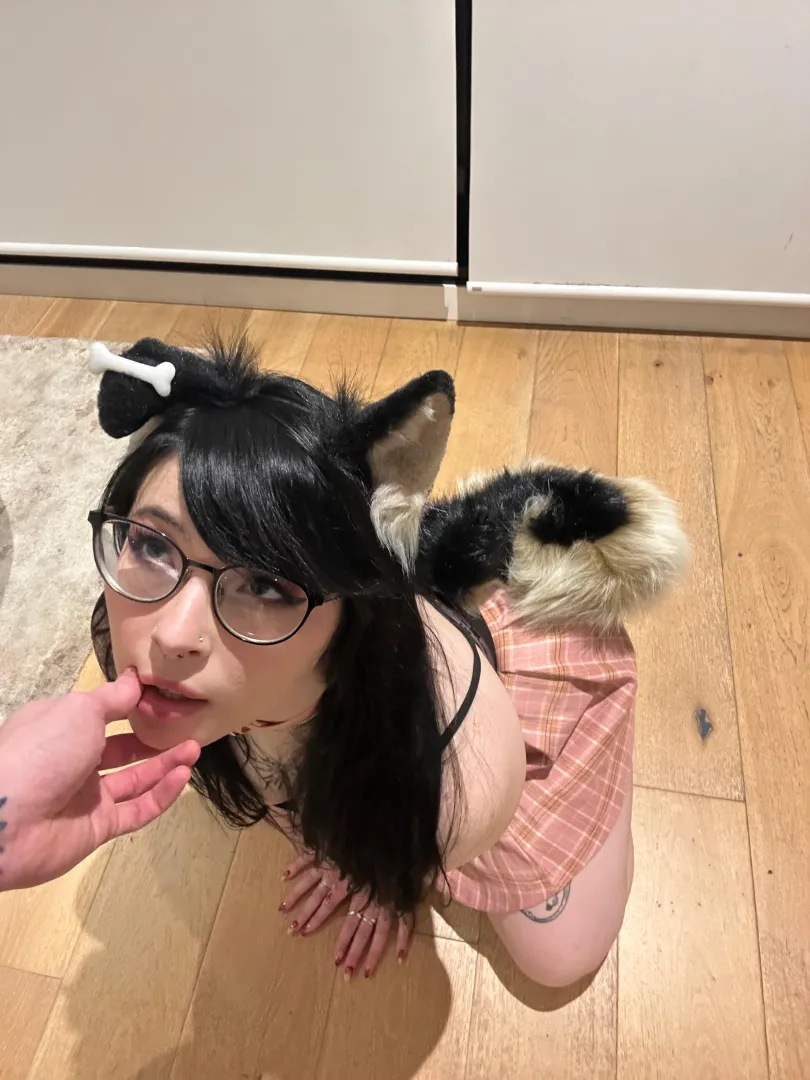 Careful… staring too long might turn you on posted by xvampgutz