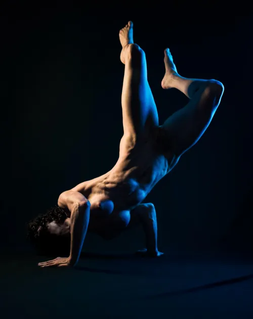 Caryatids by thats_queird