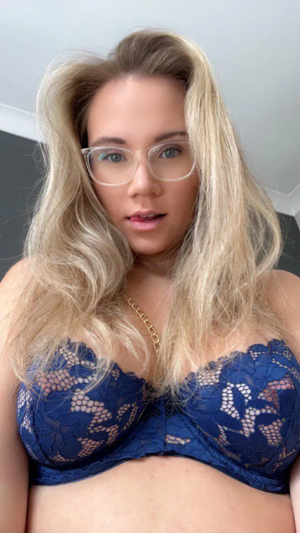 Casual charm in action  posted by pregnantjennyxo