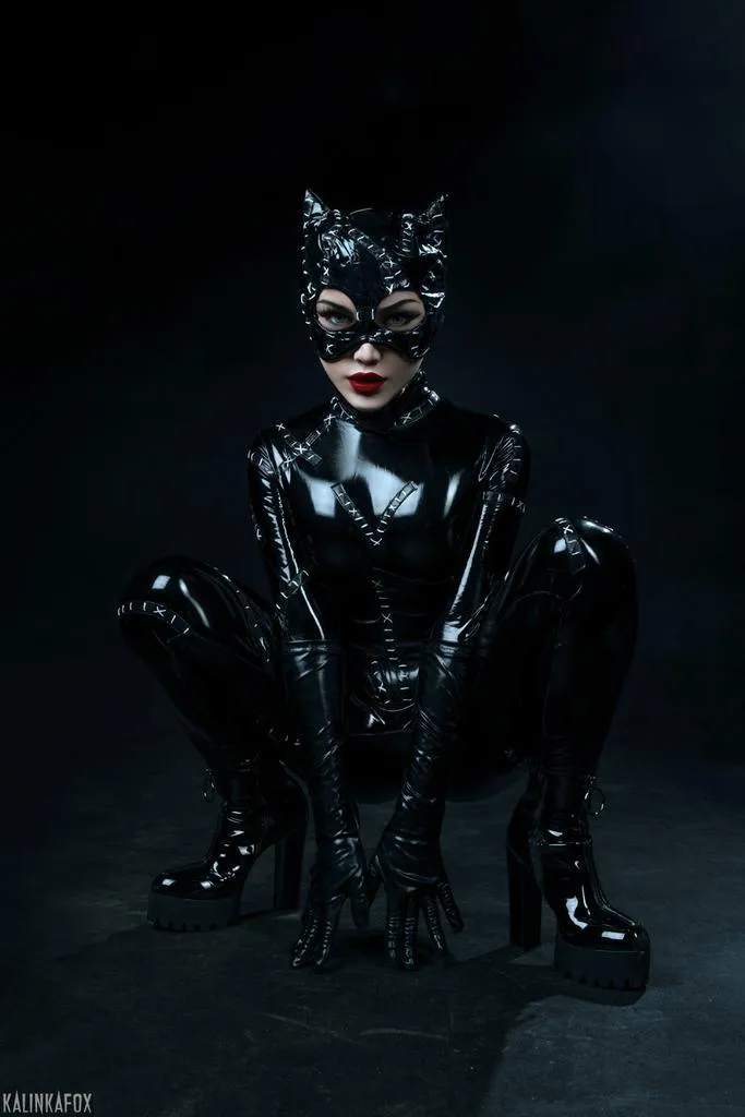 Catwoman Posing (KalinkaFox) [DC] posted by Mxfyn