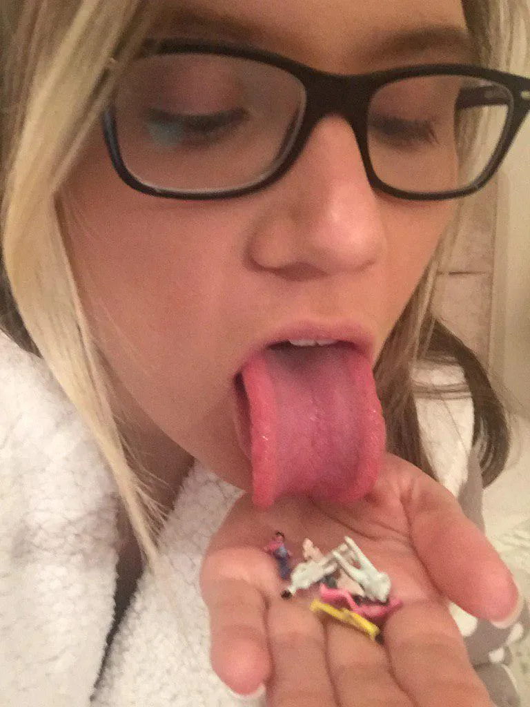Caught in a moment of pure tongue-tastic glory. posted by jennyahegaoblonde