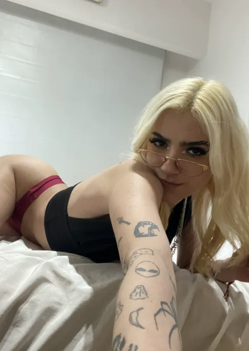 Caught me in a pose by DreamRaveenn