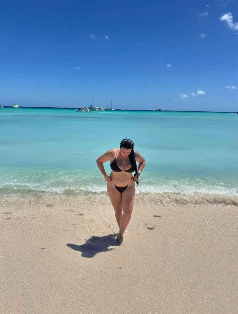 caught myself checking out a few guys today. summer does things to me posted by PinkSparkx