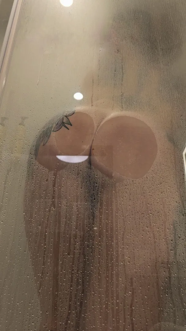 Checking into my hotel for a work conference- and maybe some trouble #Seattle posted by B00_BEE