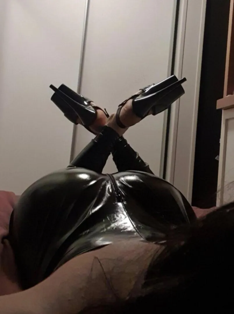 Cheeks on full gloss mode  posted by lucy-sissy-