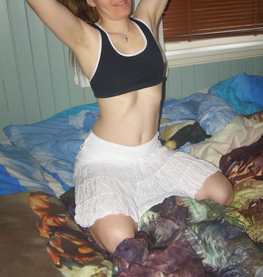 Cheerlady's navel posted by isa_bea