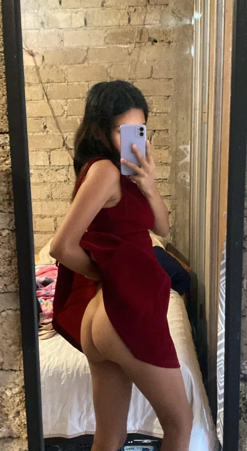 Chica busca a pareja. by Capital_While7588