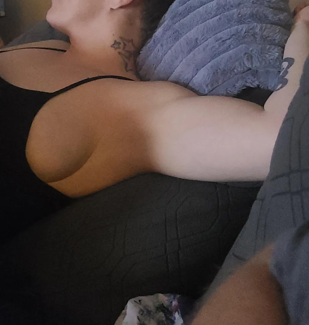 Chillin side boob posted by nightmanPC