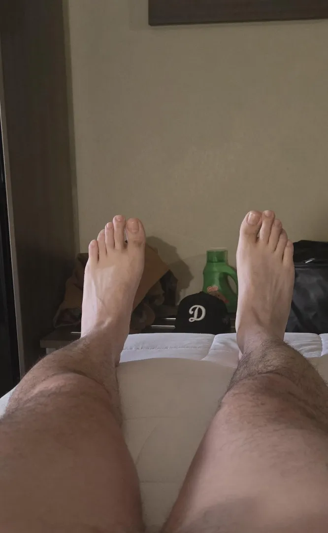 Chilling in my hotel room posted by Elreyprofesor