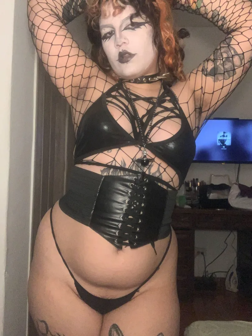 chubby and goth, ur dream posted by Little-Alaska23