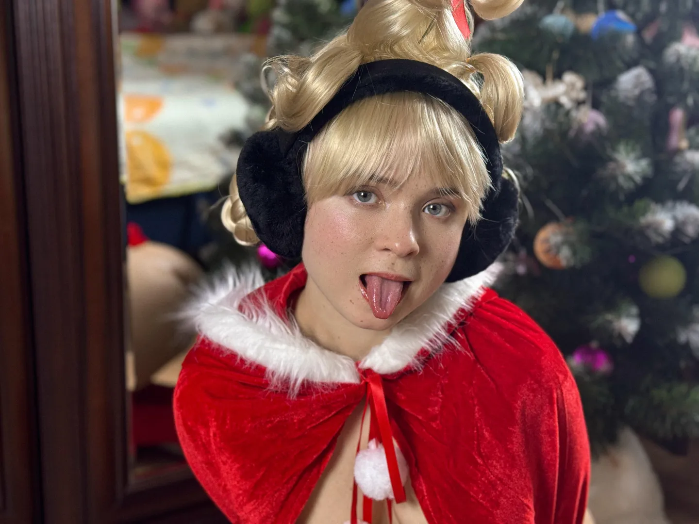 Cindy Lou wishes you a merry Christmas  posted by TatyanaVikernes