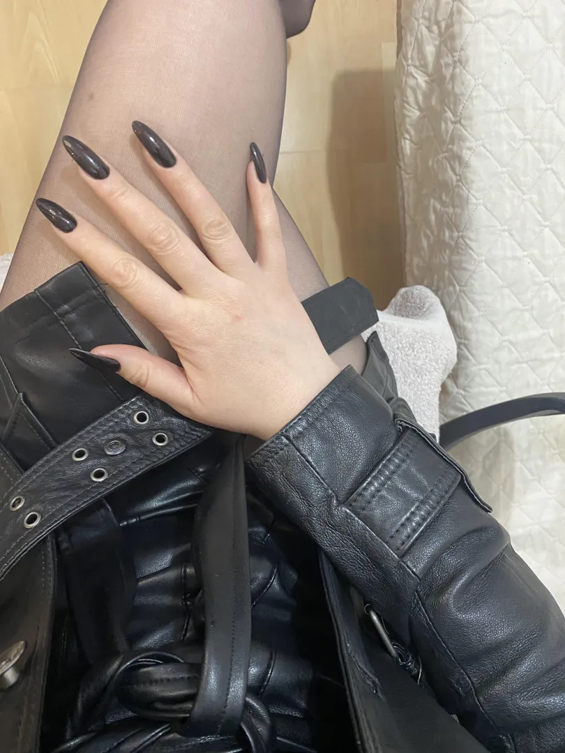 Classy black nails posted by DeliciousExtent3358