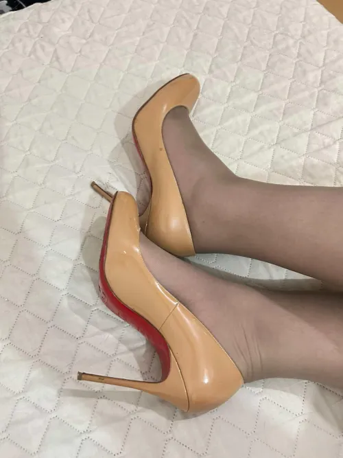 Classy nude by feet_queen8888