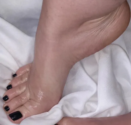 Clean, glossy and ready for attention by Milanoir_