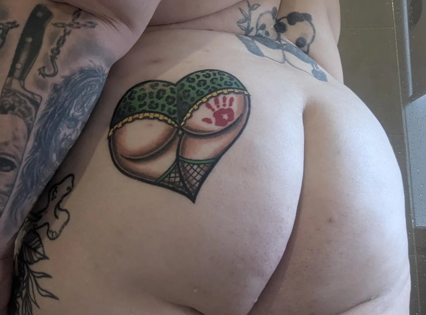 Clean shiny post shower butt posted by definitelypurefilth