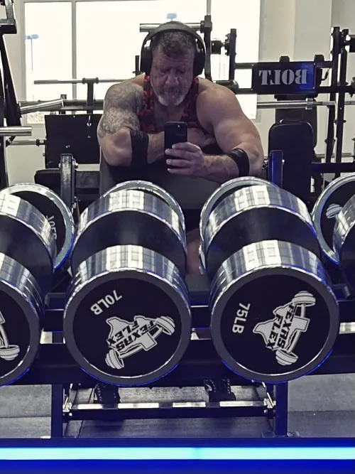 Clear Lake - M4F or couple - Drinks at Volcano room tonight? Or somewhere near? by MilkshakeExpert