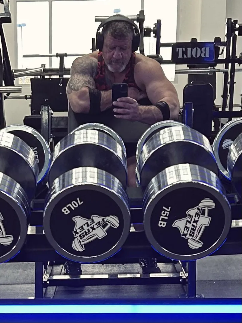 Clear Lake - M4F or couple - Drinks at Volcano room tonight? Or somewhere near? posted by MilkshakeExpert