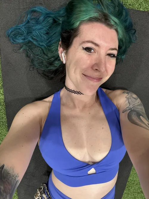 Cleavage in my sports bra by sirenskiss3