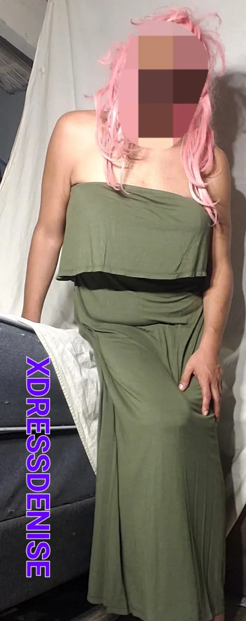 Closet door shut, twerk playlist on blast. Denise is dropping it like it's hot by xDGxCDx2