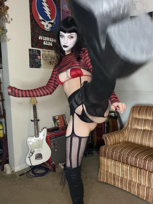 clowns can be dangerous by 3mmy_bug