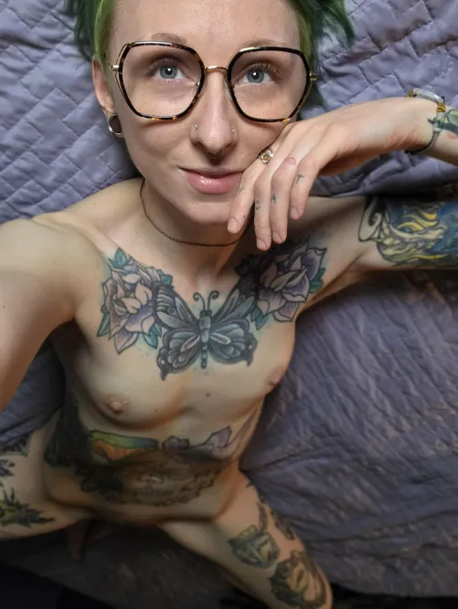 Cmon bro, cum on my face already. If you ask nicely I'll swallow by thisiselizapearl