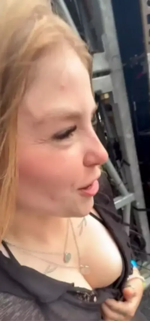 Cocotte ça encore passer proche  by Carpzzila