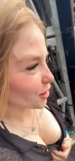 Cocotte ça encore passer proche  posted by Carpzzila