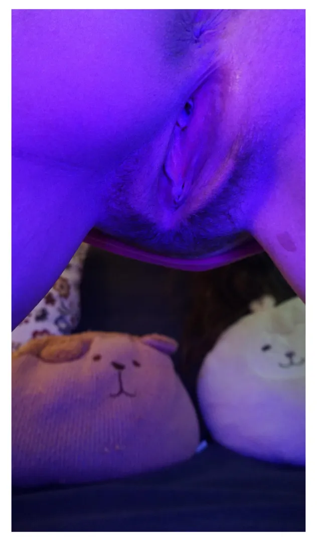 come and dive in. to my sweet pussy. posted by amy__chan