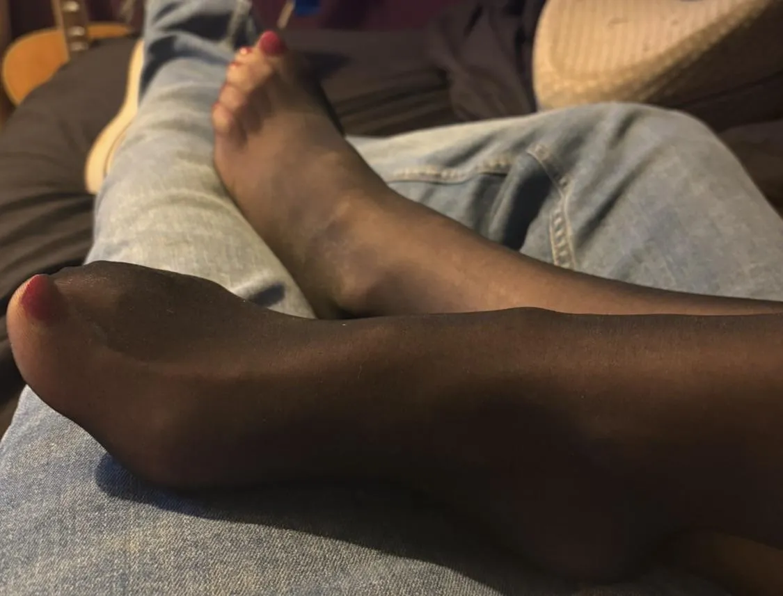 Come and play with my milf feet posted by Flyingmonkey690