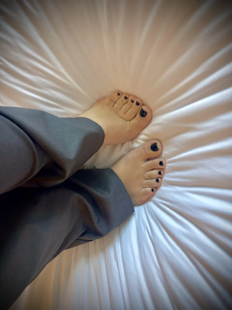 Come bounce in my bed with me! ️  posted by XxEmmaPeeksxX