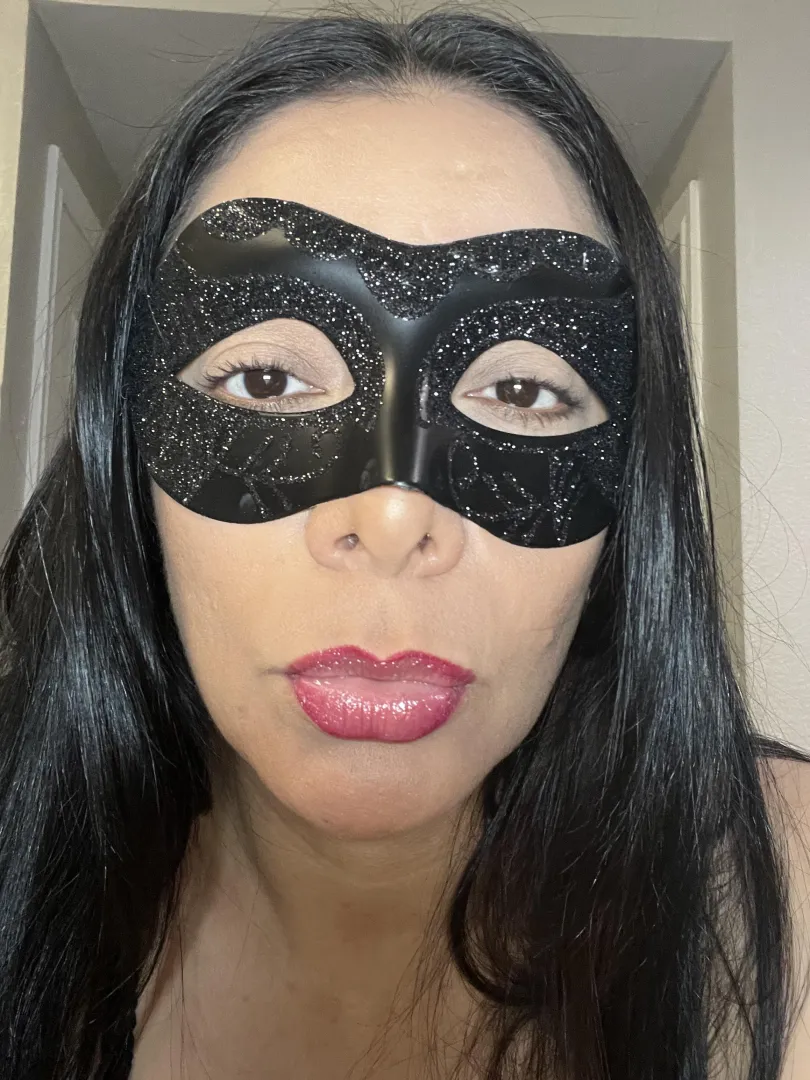 Come closer… let the shine seduce you. posted by Beautiful-Impact913