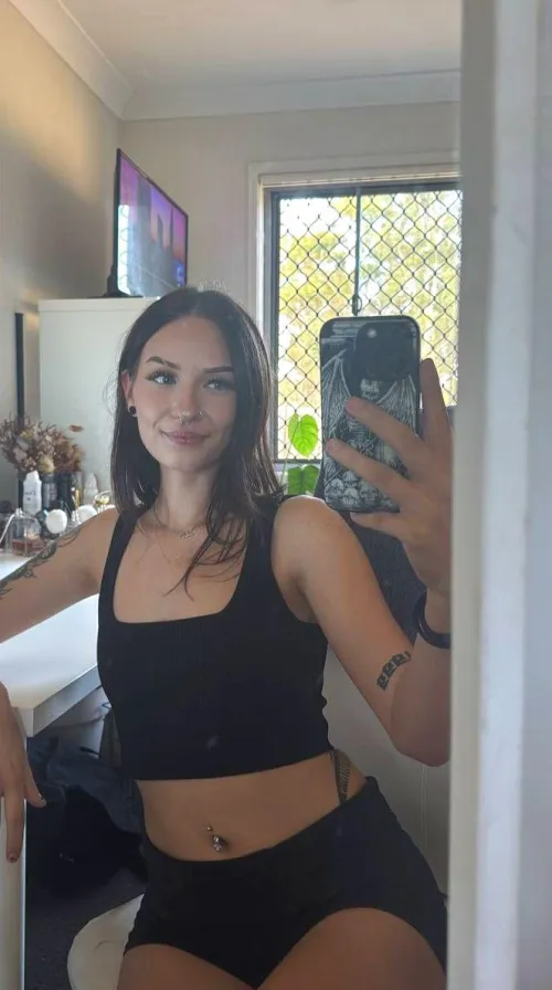 come closer by mochacaramela