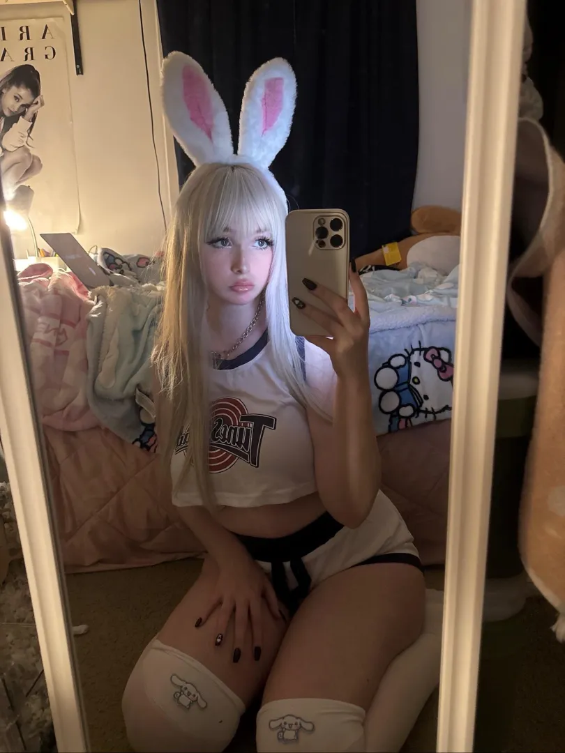 come feed me, im starving for more than carrots posted by petiteschoolgirlxo