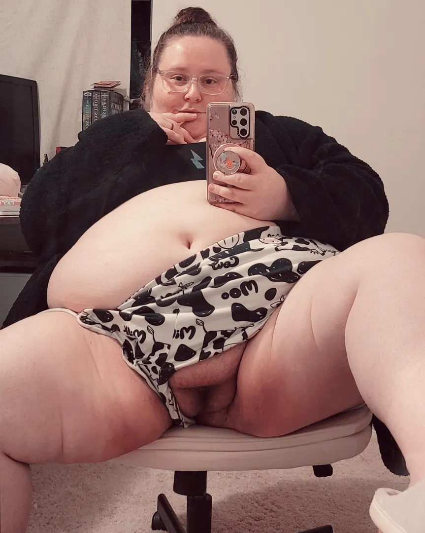 Come Get a Midnight Snack  posted by RadicallyRaee