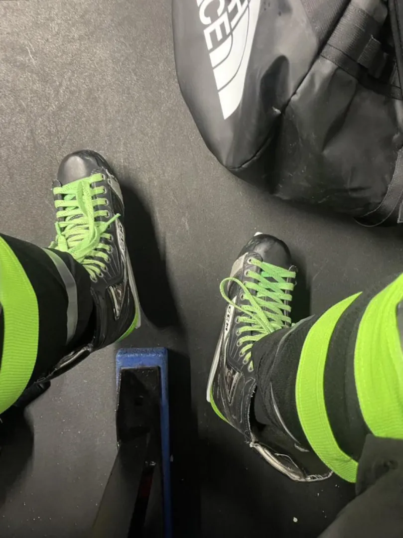 Come get these stinky skates posted by SmellyMuscleJock