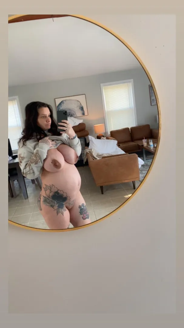 Come get this swollen body posted by Bustybunni2