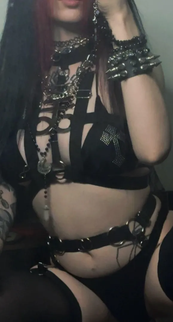 Come have a bite posted by LivingDeadGothh