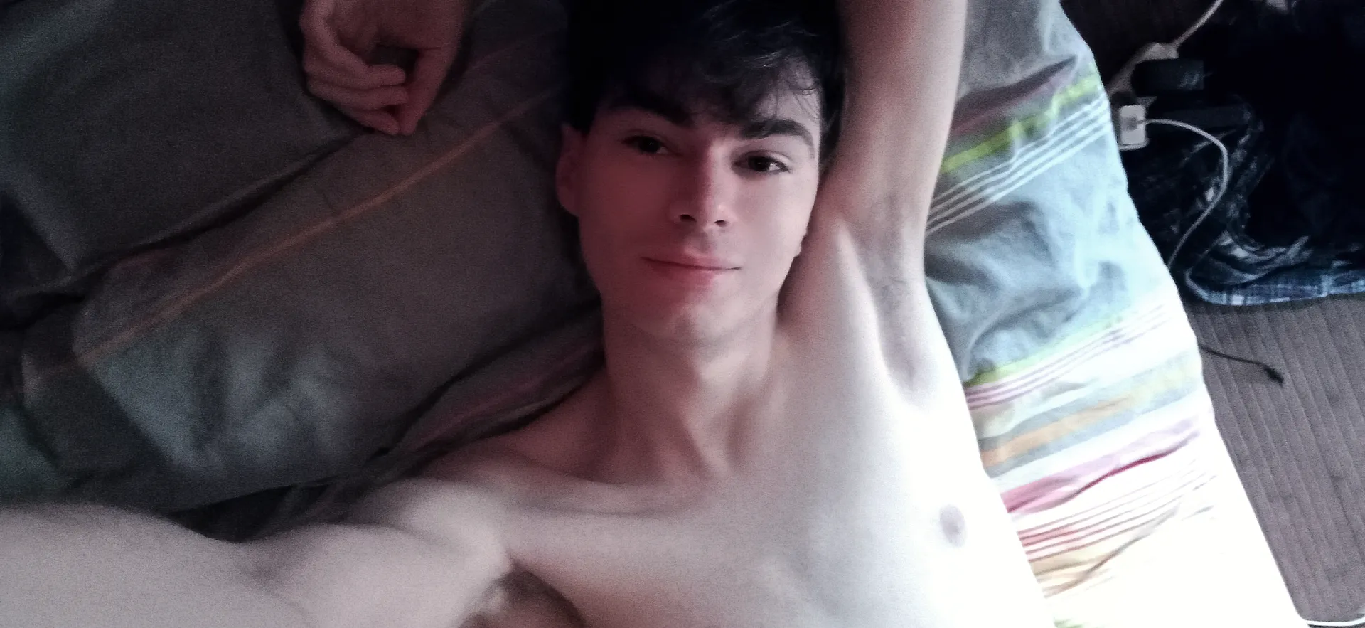 Come lie down and take a sniff  posted by vocux