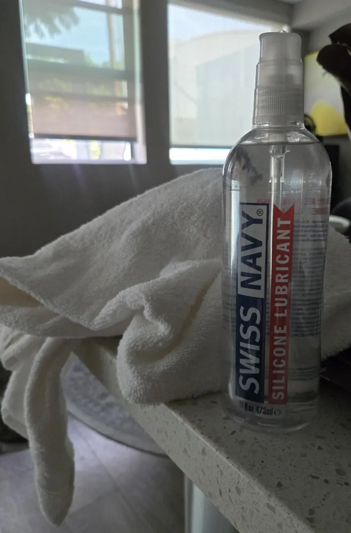 Come over, porn playing, whip it out and get edged. Bi, ddf #WeHo [90046] posted by burner_alt90046