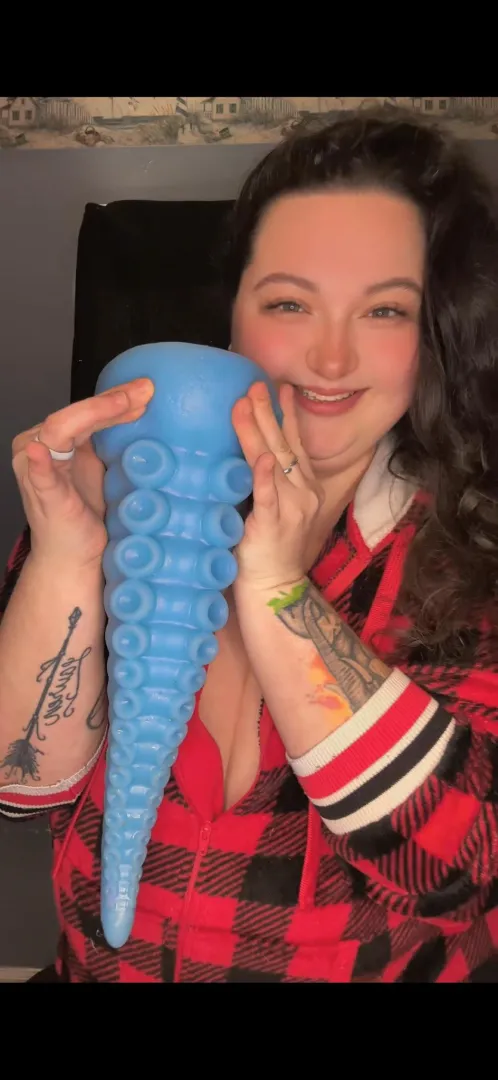 come play with me while im snowed in! posted by aro15