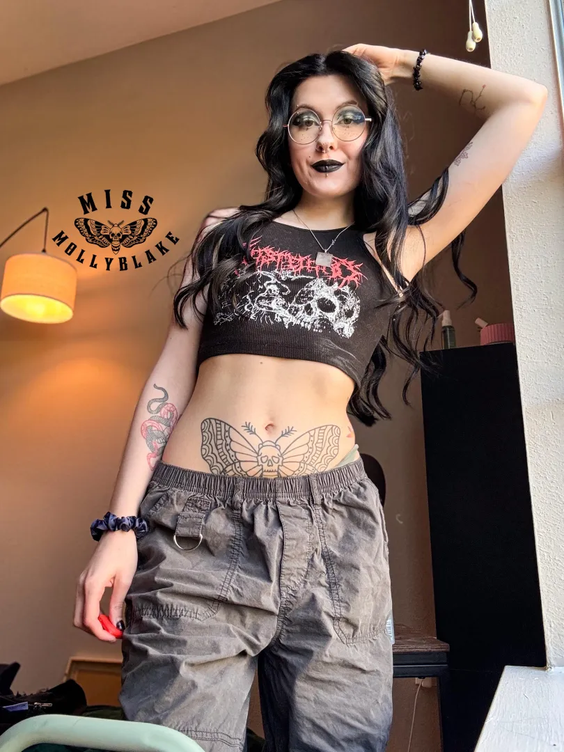 Come put your hands on my midriff posted by Missmollyblake