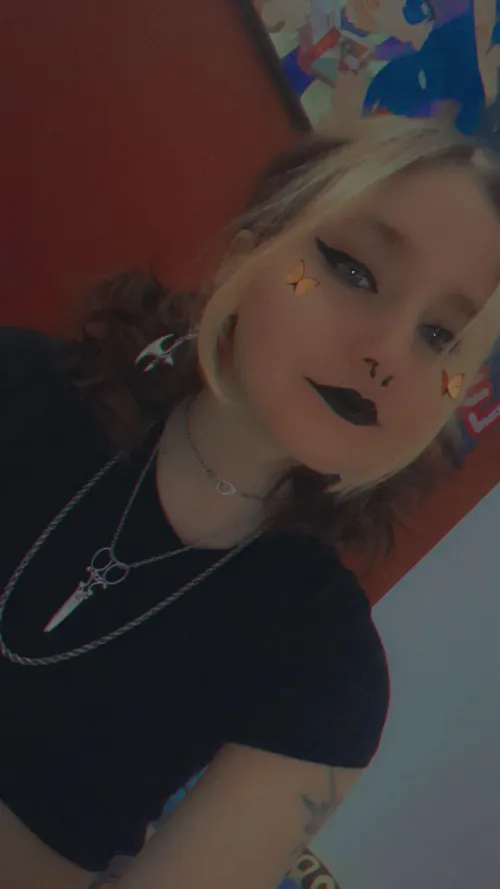 come see whats underneath x <3 by Hennessy-Starr